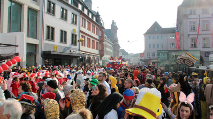 Gute Stimmung beim Faschingsumzug in Würzburg