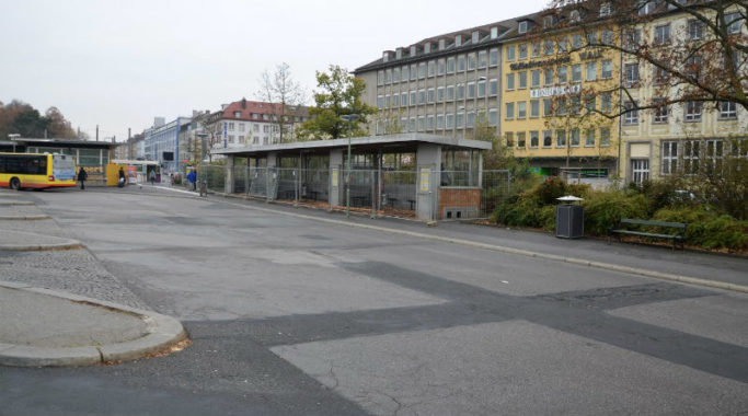 Neue Wartehalle am Bussteig A