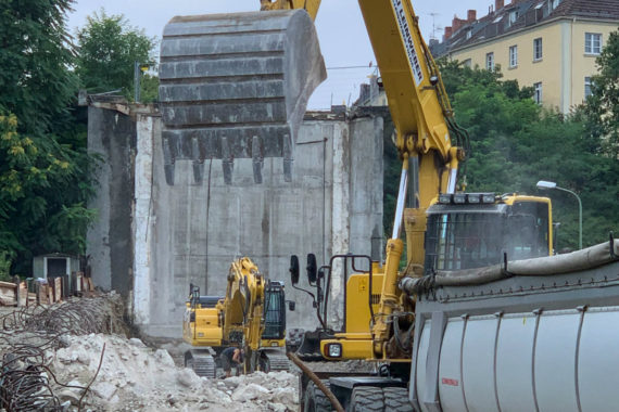 Nach und nach geht es dem Johann-Sperl-Hohlkasten an den Kragen