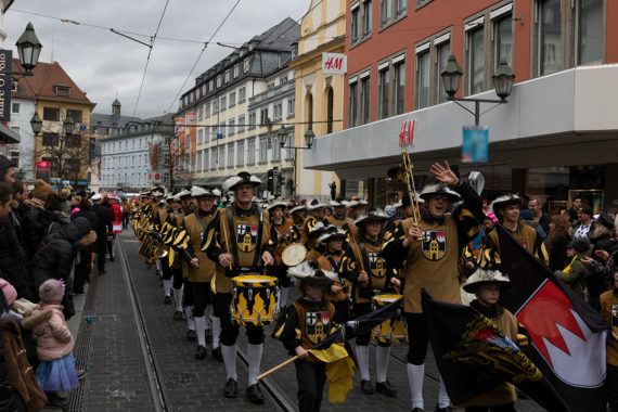 Überwiegend friedlicher Faschingszug in Würzburg